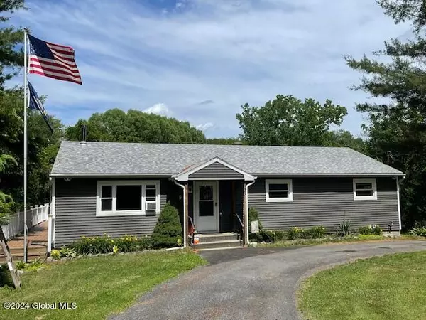 Halfmoon, NY 12065,33 Woodin Road