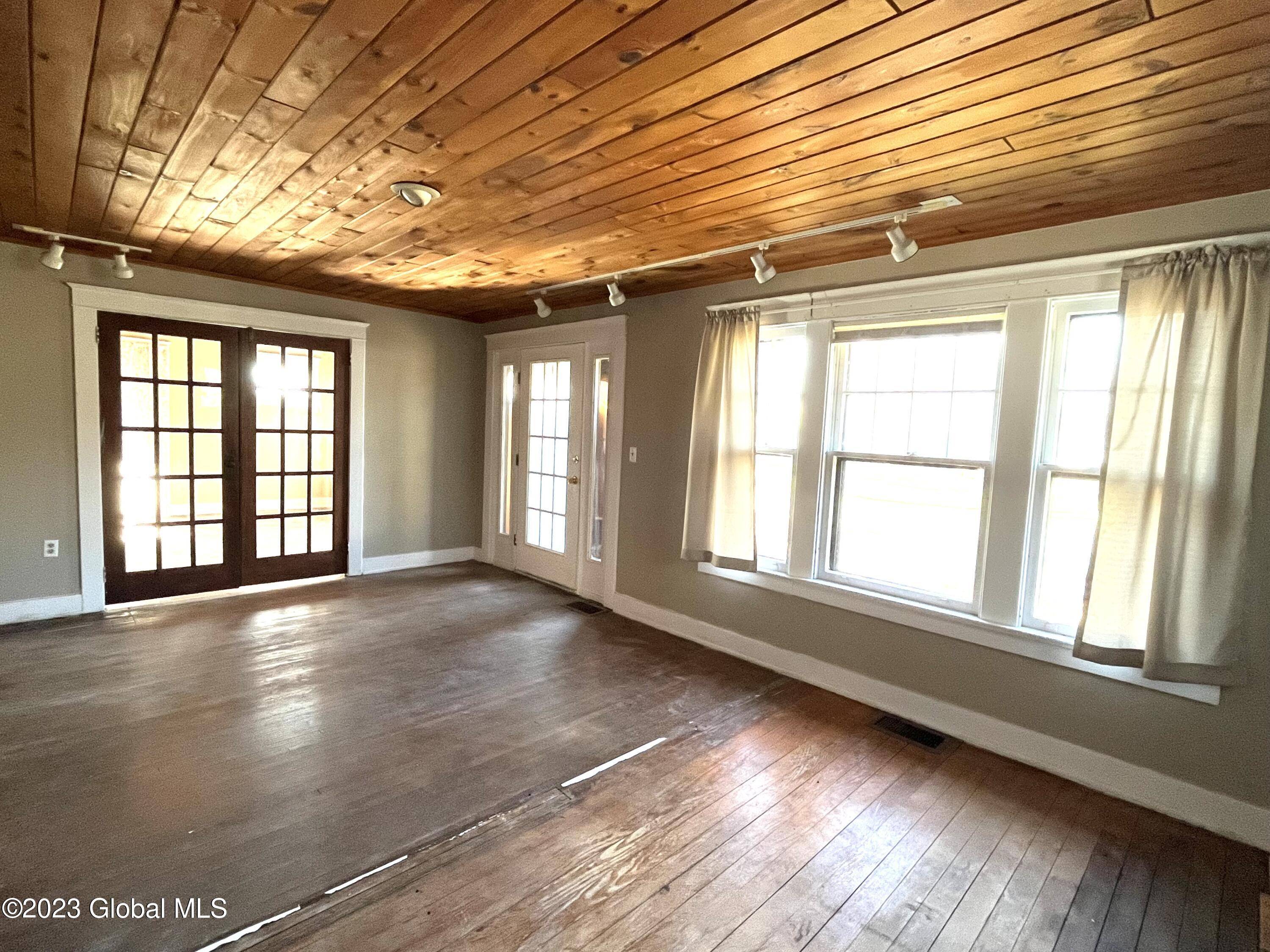 Niskayuna, NY 12309,1218 Regent Street
