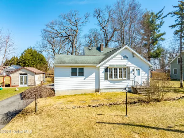 7 GROVELAND Avenue, Rotterdam, NY 12306