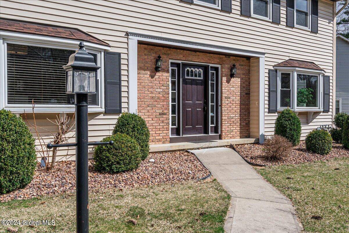 Ballston Spa, NY 12020,5 Plum Poppy South