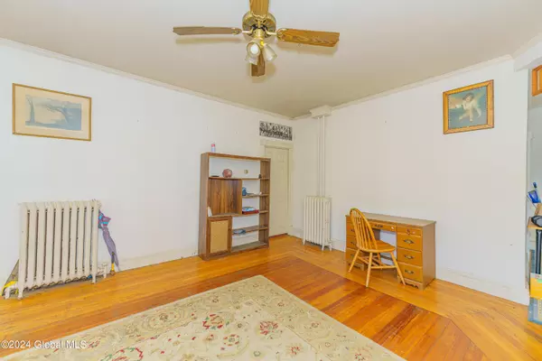 Saratoga Springs, Inside, NY 12866,104 Van Dam Street