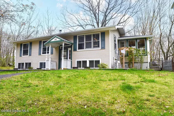 136 White Mills Road, Chatham, NY 12037