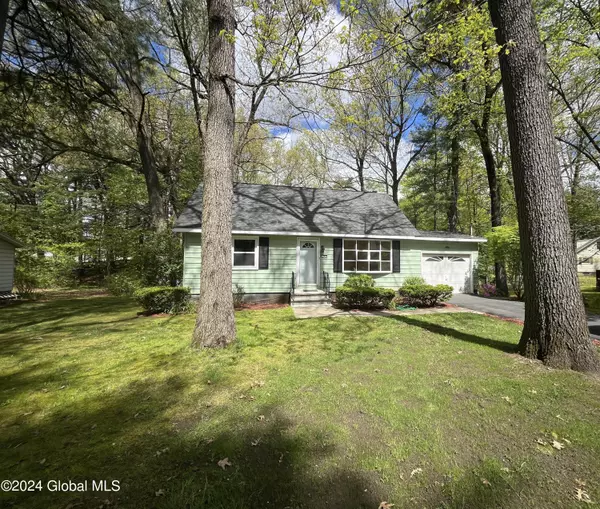 Halfmoon, NY 12065,5 Dover Place