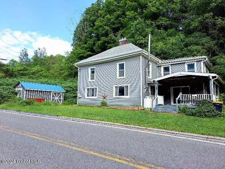 2183 State Route 80, Stark, NY 13361