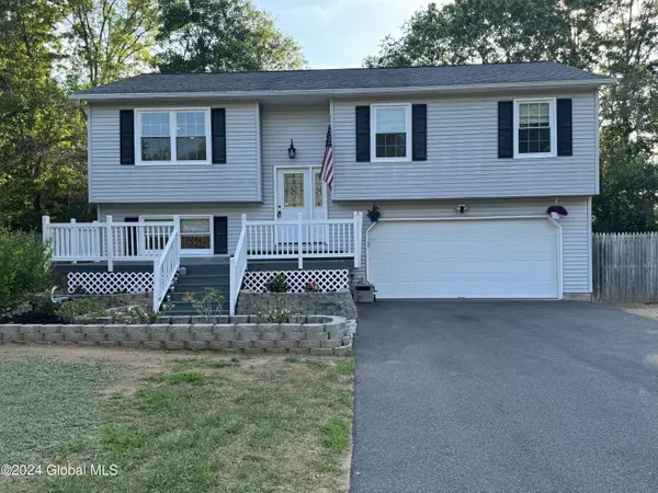 Wilton, NY 12831,8 Sunshine Drive