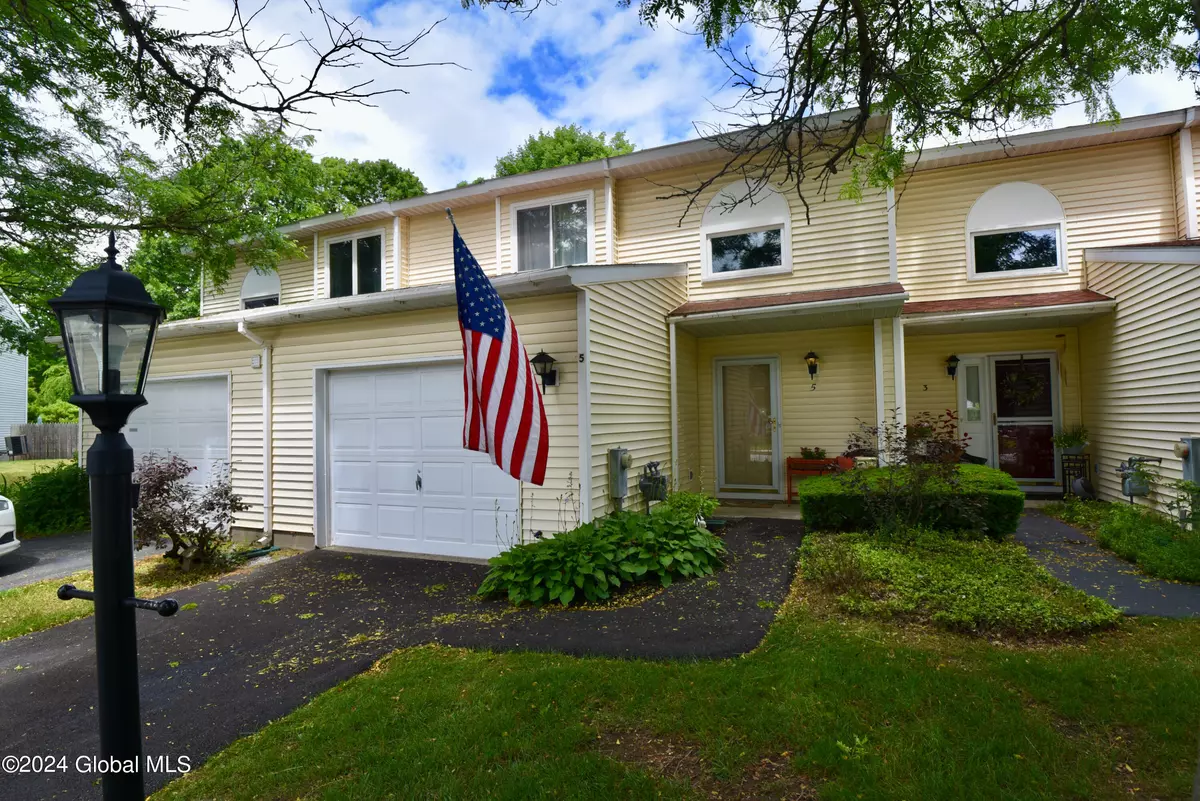 Saratoga Springs, Outside, NY 12866,5 Alydar Court