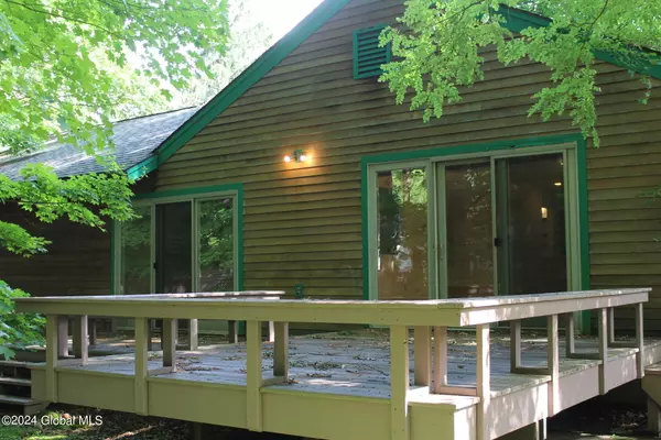 Saratoga Springs, Outside, NY 12866,161 Excelsior Avenue