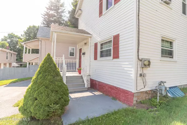 Gloversville, NY 12078,17 Fourth Avenue