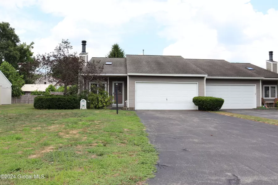 2047 Rosedale Way, Guilderland, NY 12303