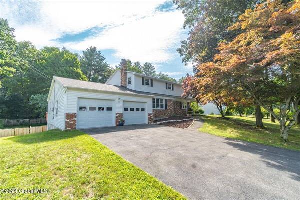 33 N Hill Drive, Clifton Park, NY 12019