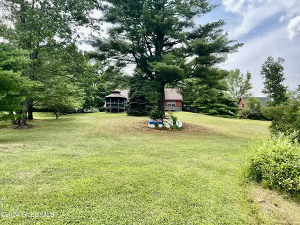 Hampton, NY 12837,17 Mirror Lake Way