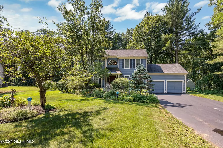 27 N Parkway Drive, Guilderland, NY 12303