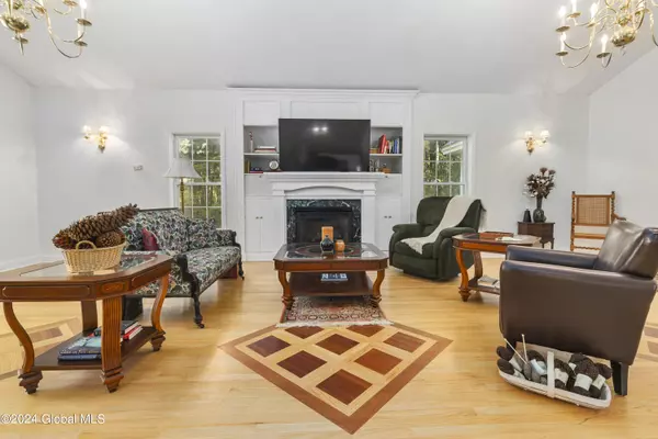 Wilton, NY 12866,30 Hillside Avenue