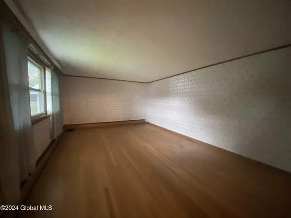 Ticonderoga, NY 12883,46 THIRD Avenue