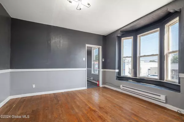 Albany, NY 12206,555 Washington Avenue