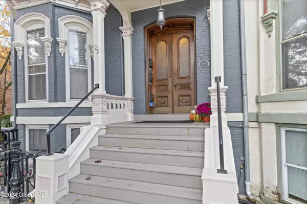 Saratoga Springs, NY 12866,25 Clinton Street