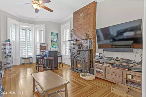 Saratoga Springs, NY 12866,25 Clinton Street