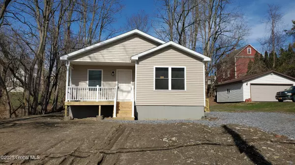 8 McNeir Avenue, Amsterdam, NY 12010