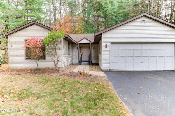 104 Cambridge Ct, Guilderland, NY 12303