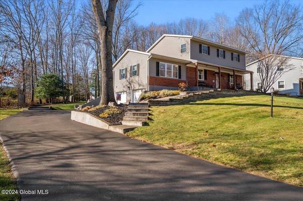 Clifton Park, NY 12065,4 Hazaltine Lane