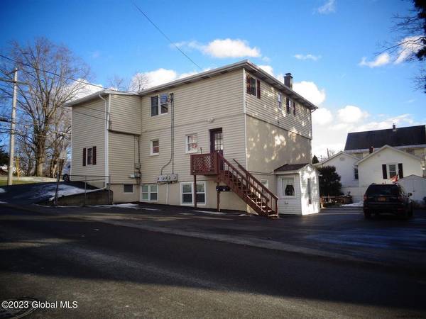 142 Old Loudon Road #1st Flr south, Colonie, NY 12110