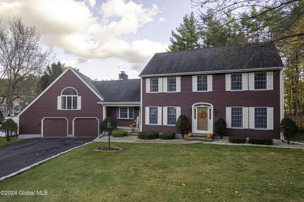 9 Fox Hollow Lane, Queensbury, NY 12804