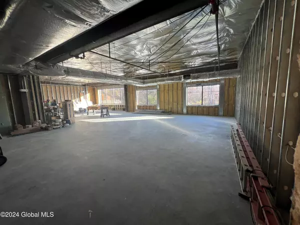 Clifton Park, NY 12065,675 Grooms Road #202