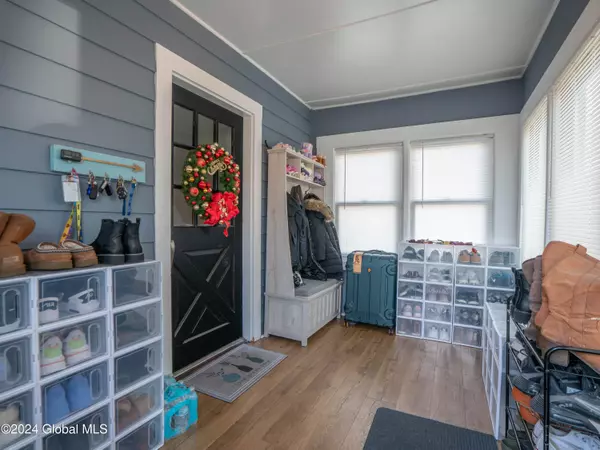 Schenectady, NY 12303,2033 Careleon Road