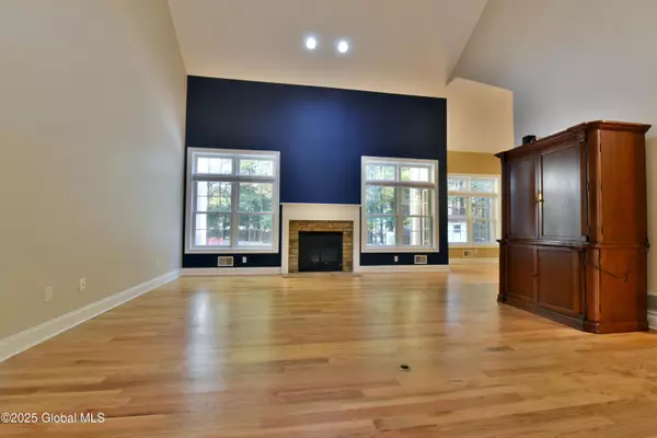 Wilton, NY 12831,102 Fieldstone Drive