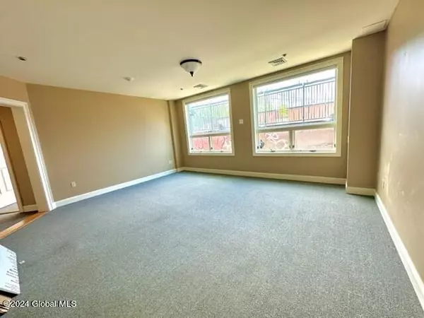 Saratoga Springs, NY 12866,433 Broadway #203