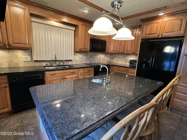 Moriah, NY 12974,10 Prospect Avenue