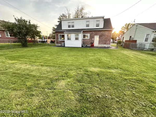 Rensselaer, NY 12144,2 Birchwood Avenue