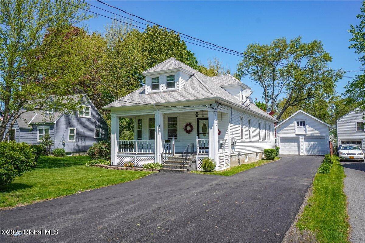 10 Snowden Avenue, Bethlehem, NY 12054