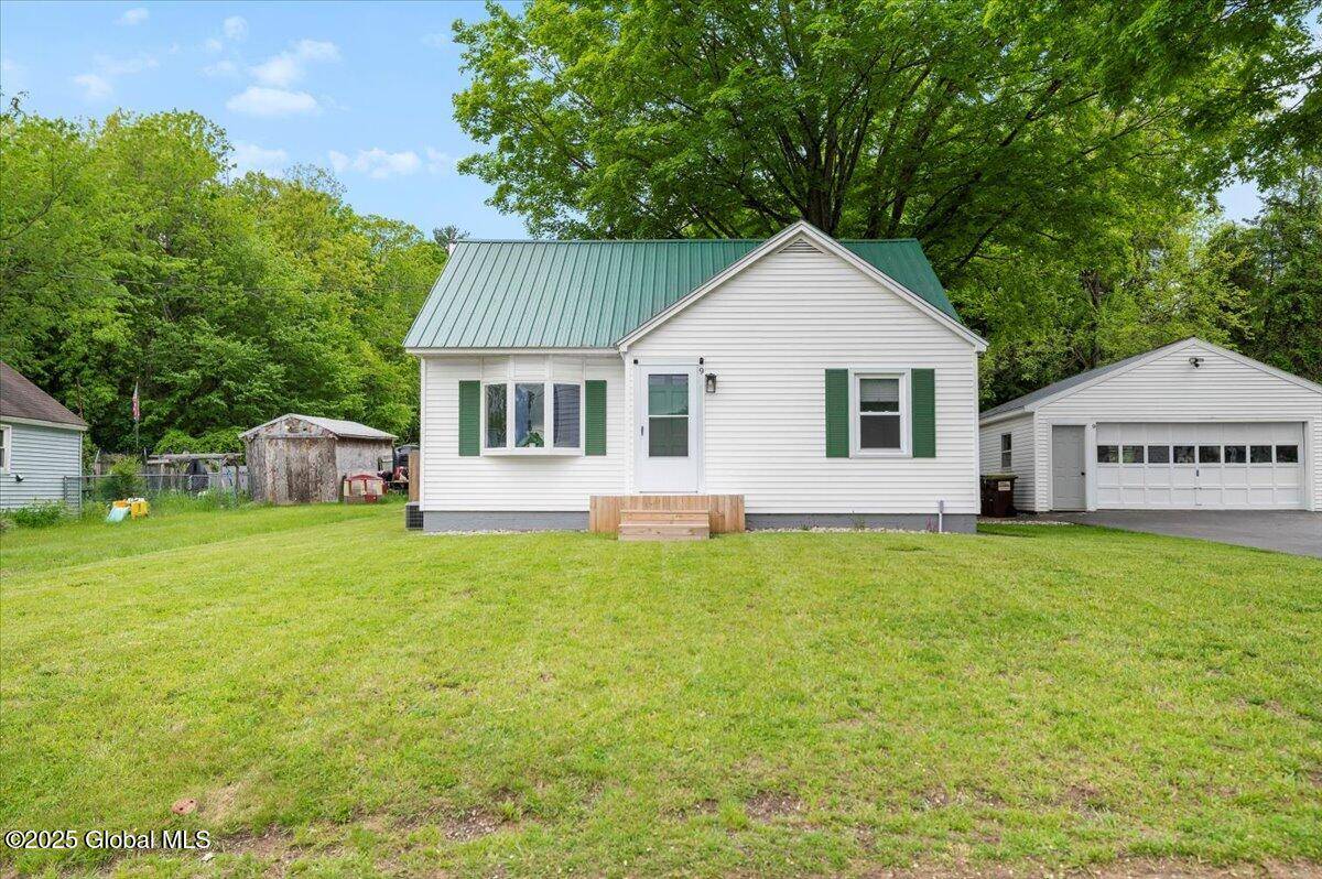9 New Pine Street, Queensbury, NY 12804