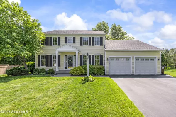 10 Cygnet Circle, Bethlehem, NY 12159