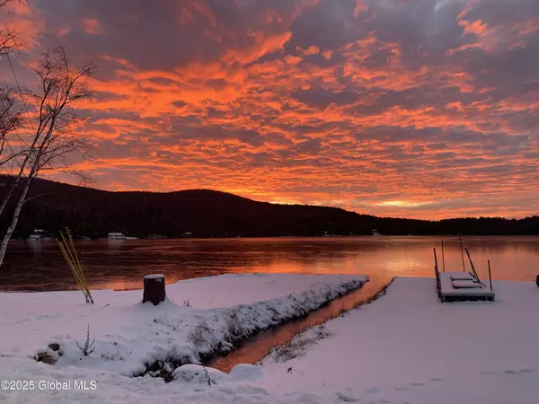 85 Hunt Lake Road, Corinth, NY 12822