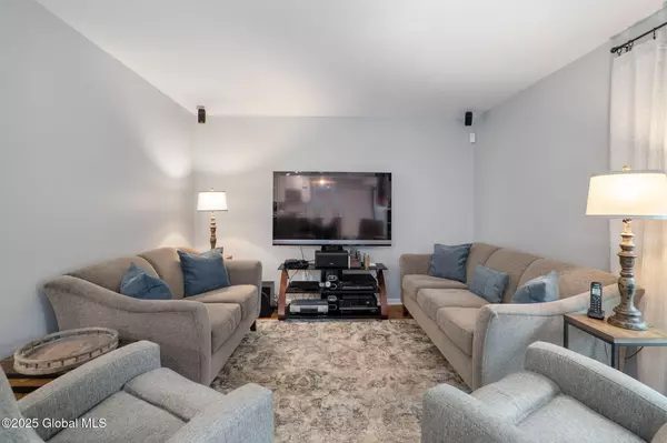 Albany, NY 12208,274 Woodlawn Avenue