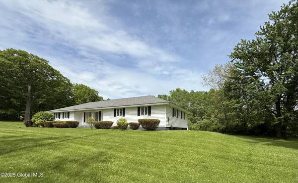 24 Regina Lane, Amsterdam, NY 12010