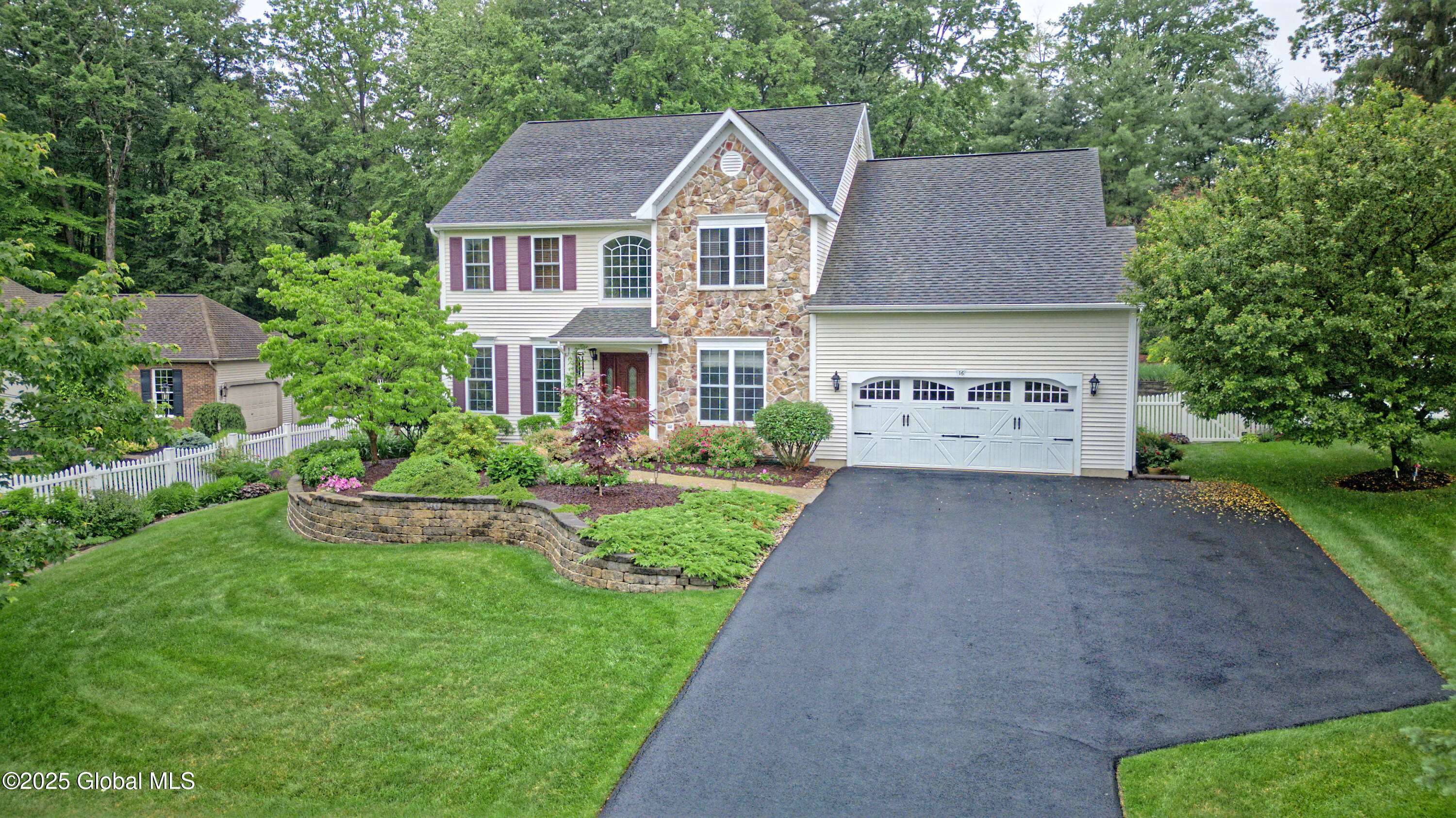 16 Tarragon Terrace, Halfmoon, NY 12065