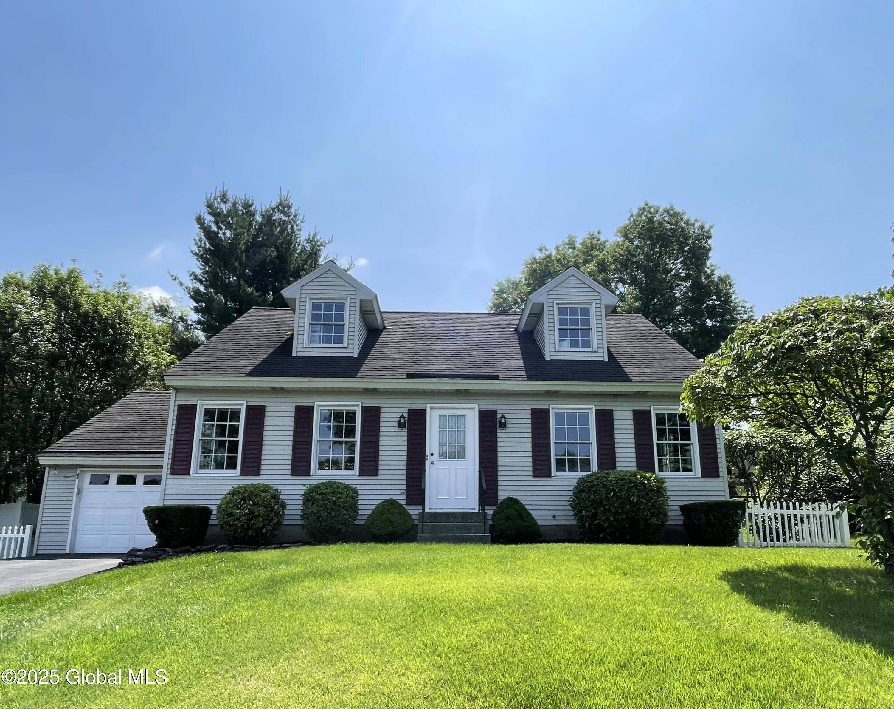 13 Barber Drive, East Greenbush, NY 12144