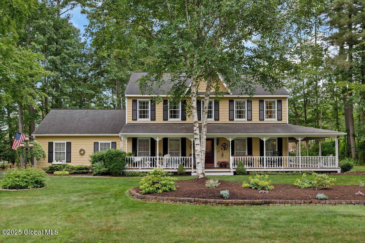 10 Iroquois Drive, Queensbury, NY 12804