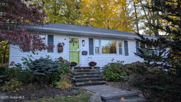 2 Shephard Avenue, Guilderland, NY 12203