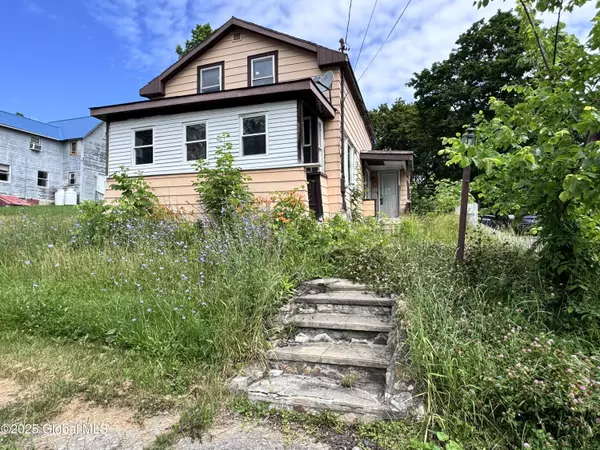 31 Queen Street, Whitehall, NY 12887