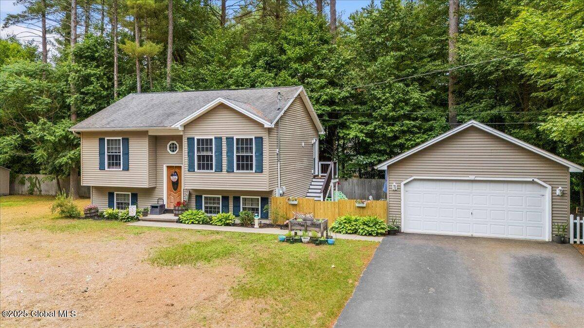 40 Eldridge Road, Queensbury, NY 12804