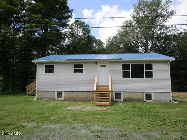 87 N Greenfield Road, Greenfield, NY 12859