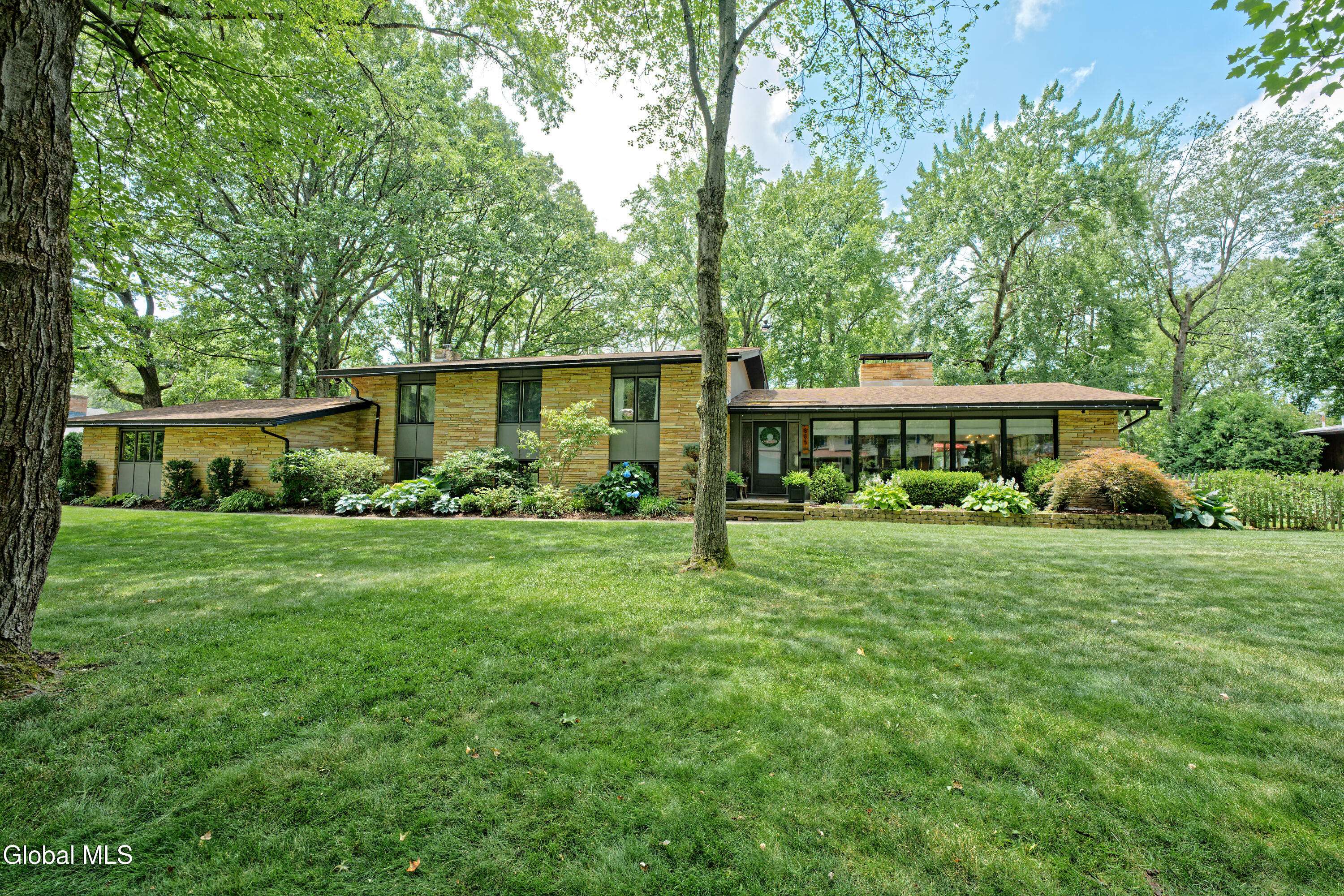 885 Meadow Lane, Niskayuna, NY 12309