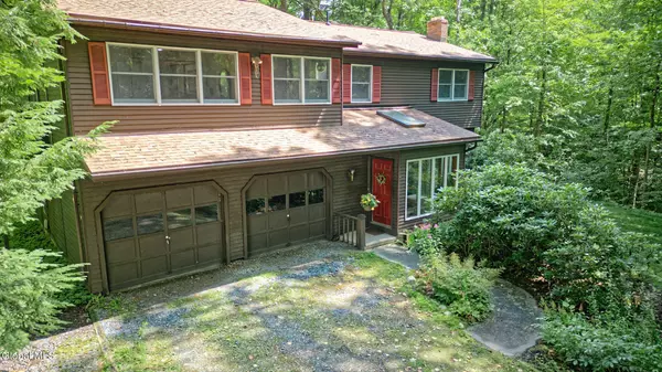 635 Kinns Road, Clifton Park, NY 12065