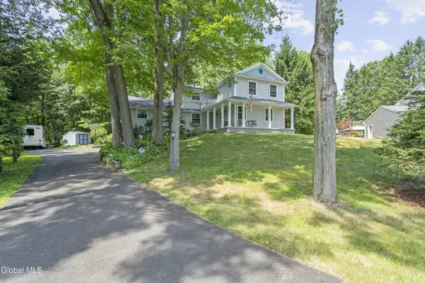 4 Yankee Court, Halfmoon, NY 12065