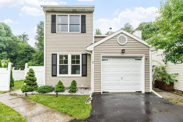 8 Cooks Court, Halfmoon, NY 12188