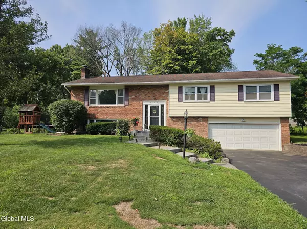 1265 Sagemont Court, Niskayuna, NY 12309